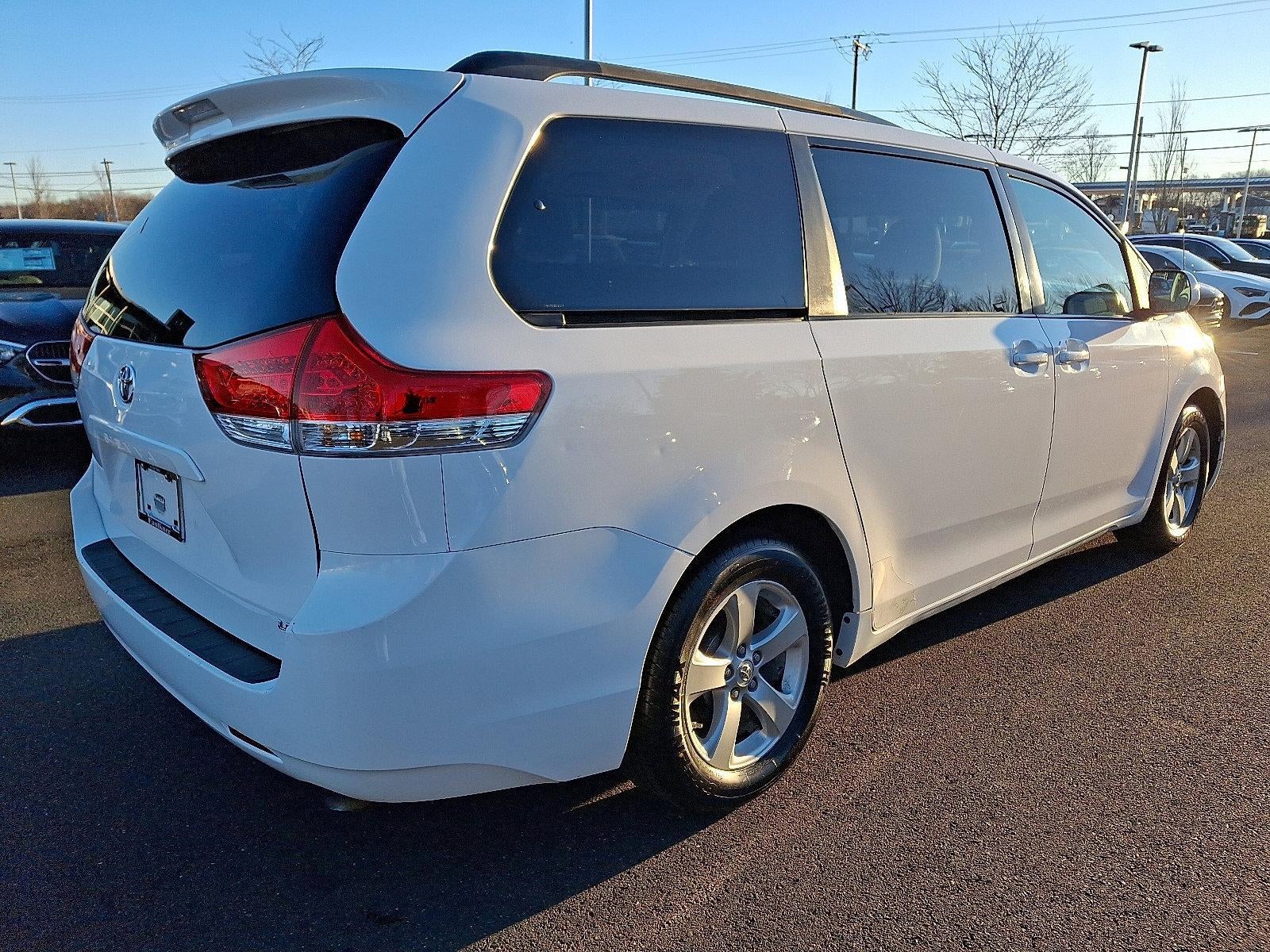 2012 Toyota Sienna 5dr 7-Pass Van V6 LE AAS FWD (Natl)