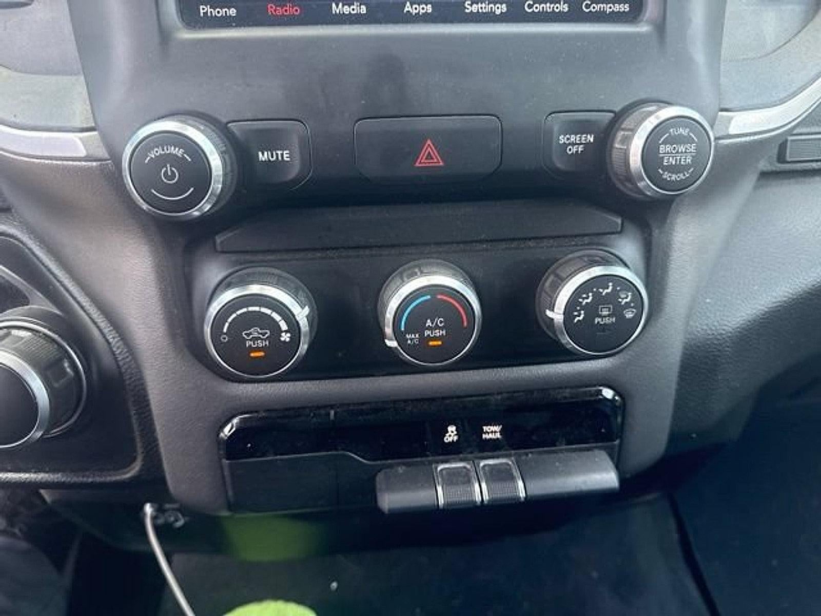 2020 RAM 1500 Big Horn 4x4 Crew Cab 5'7" Box