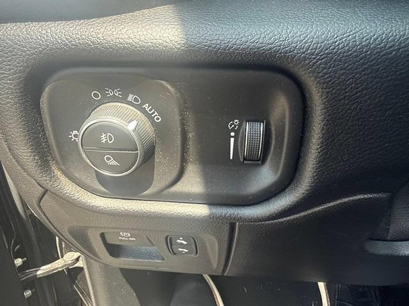 2020 RAM 1500 Big Horn 4x4 Crew Cab 5'7" Box