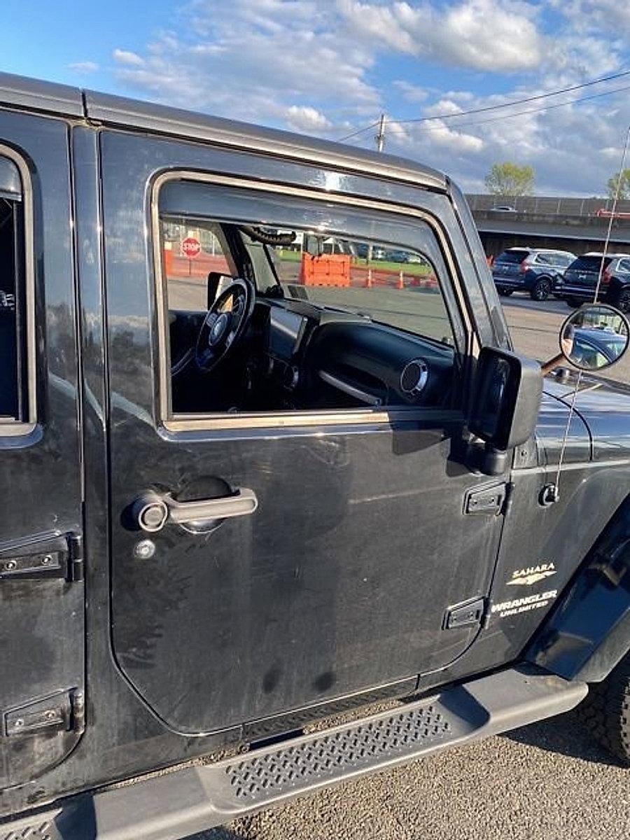 2011 Jeep Wrangler Unlimited 4WD 4dr Sahara