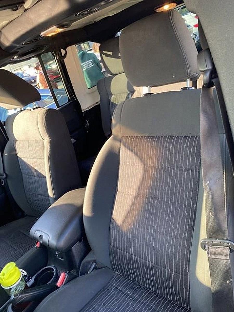 2011 Jeep Wrangler Unlimited 4WD 4dr Sahara
