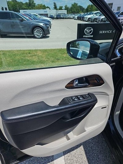 2022 Chrysler Pacifica Limited AWD