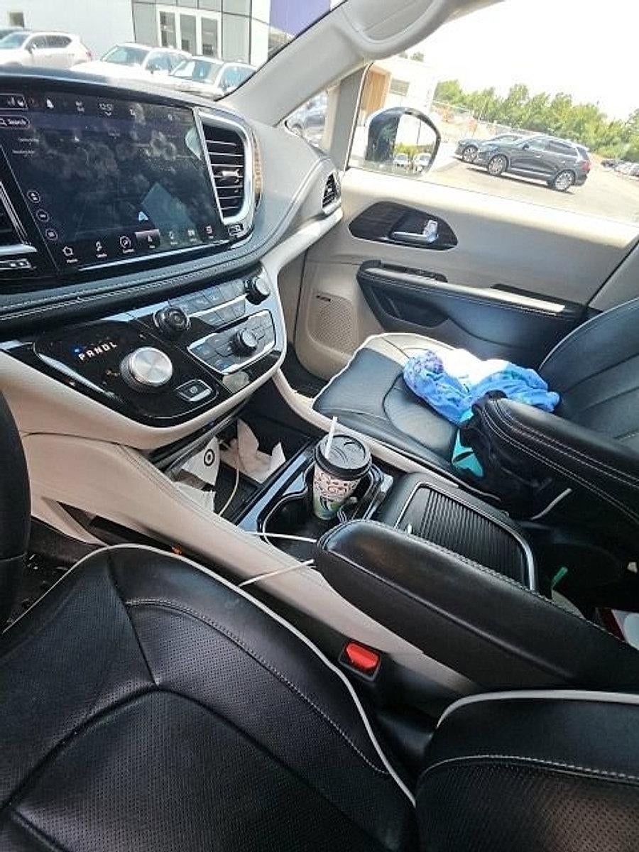 2022 Chrysler Pacifica Limited AWD