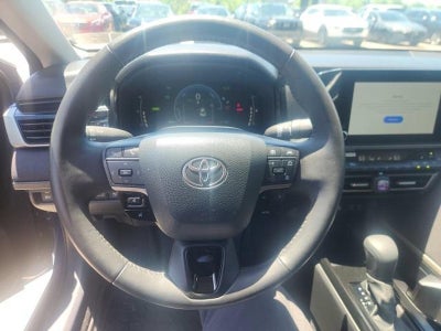 2025 Toyota Camry LE (SE)
