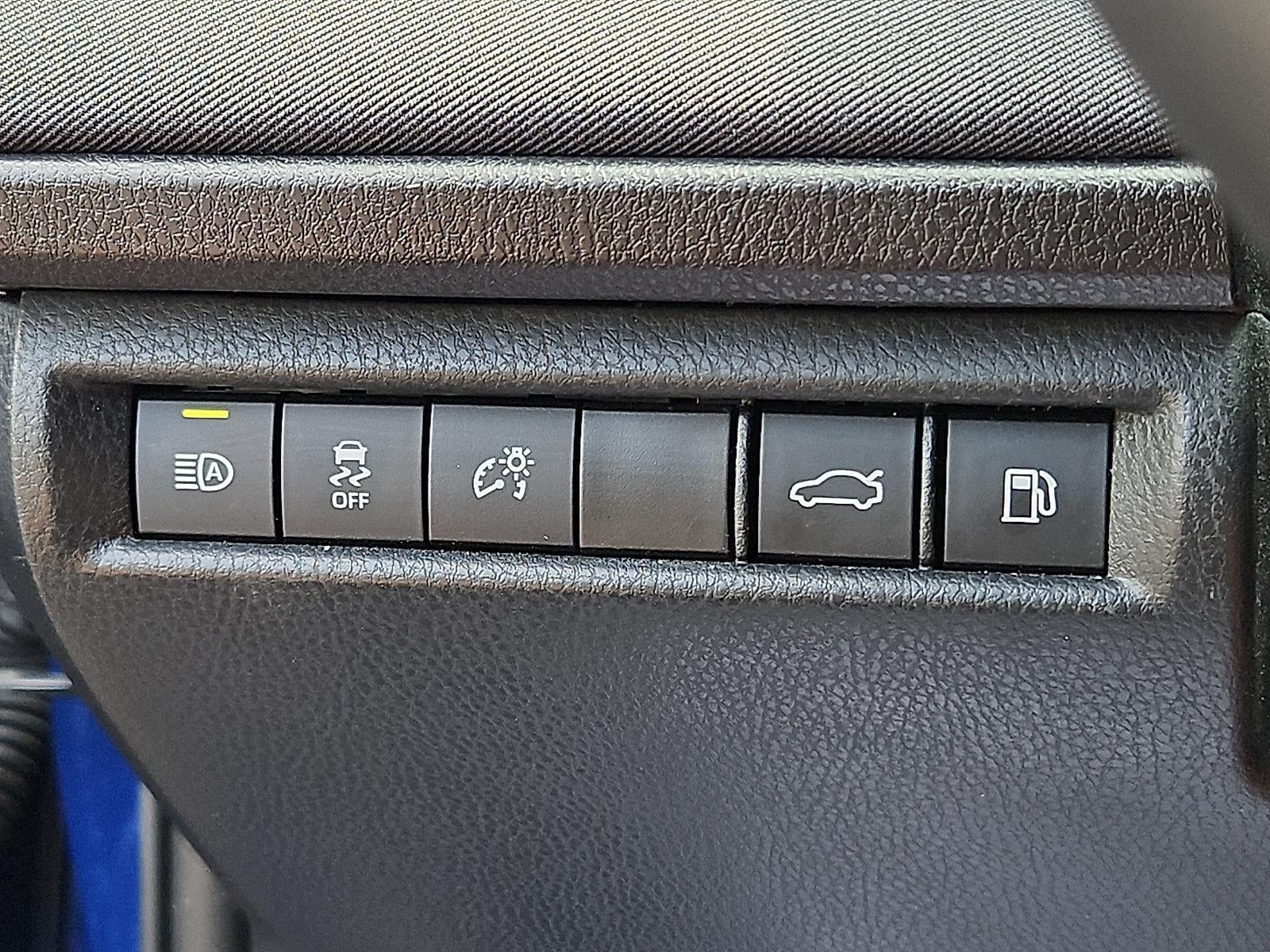 2025 Toyota Camry LE (SE)