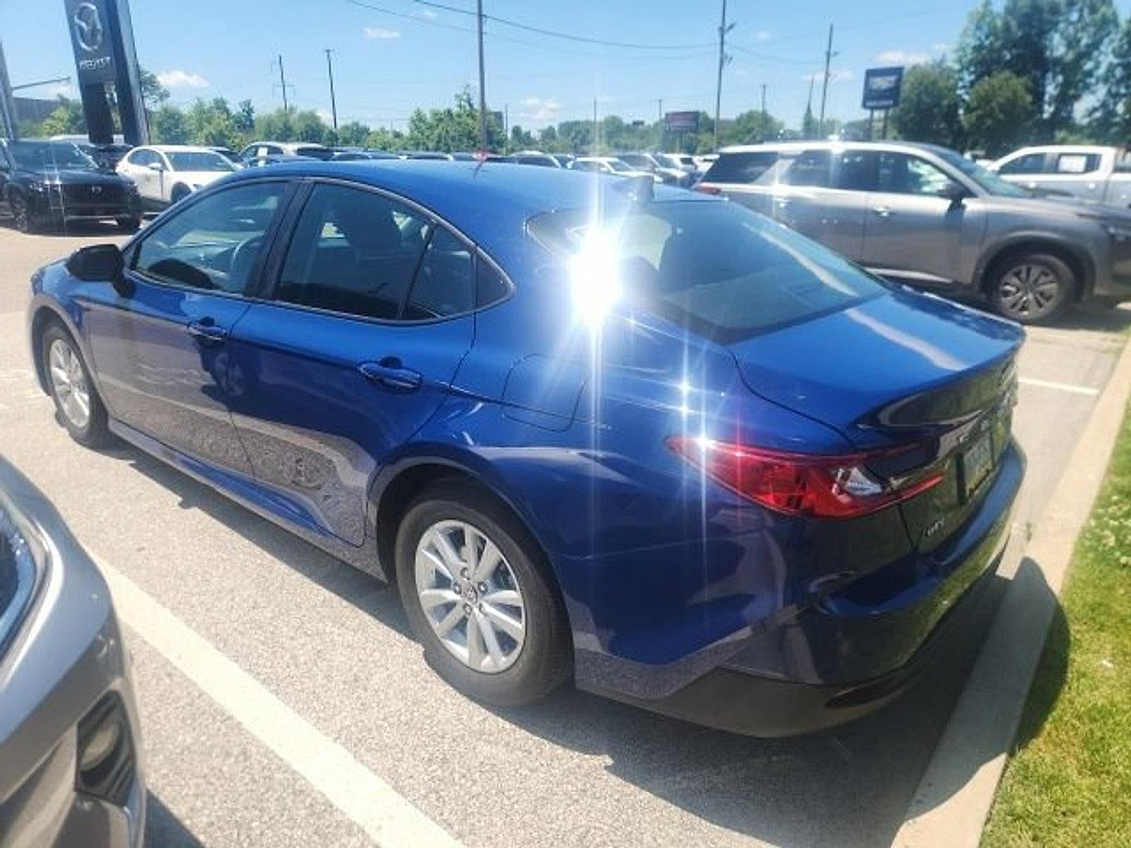 2025 Toyota Camry LE (SE)