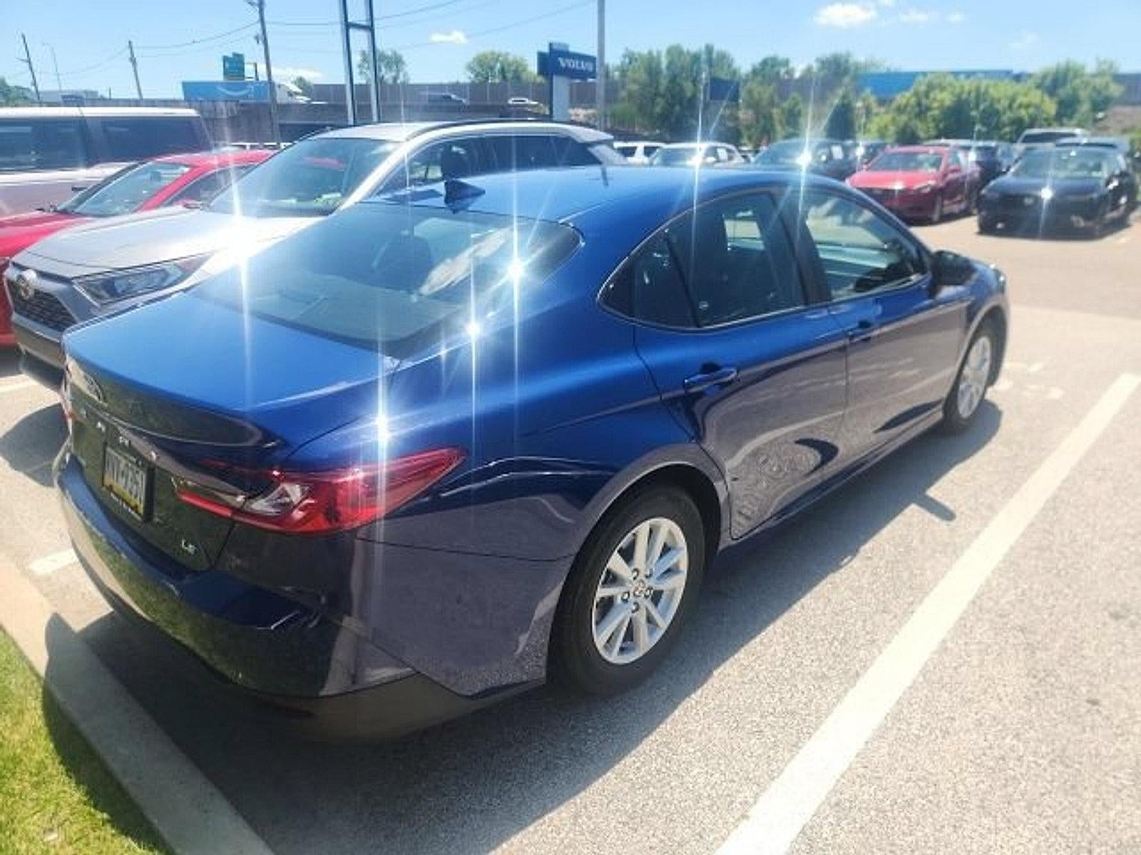2025 Toyota Camry LE (SE)
