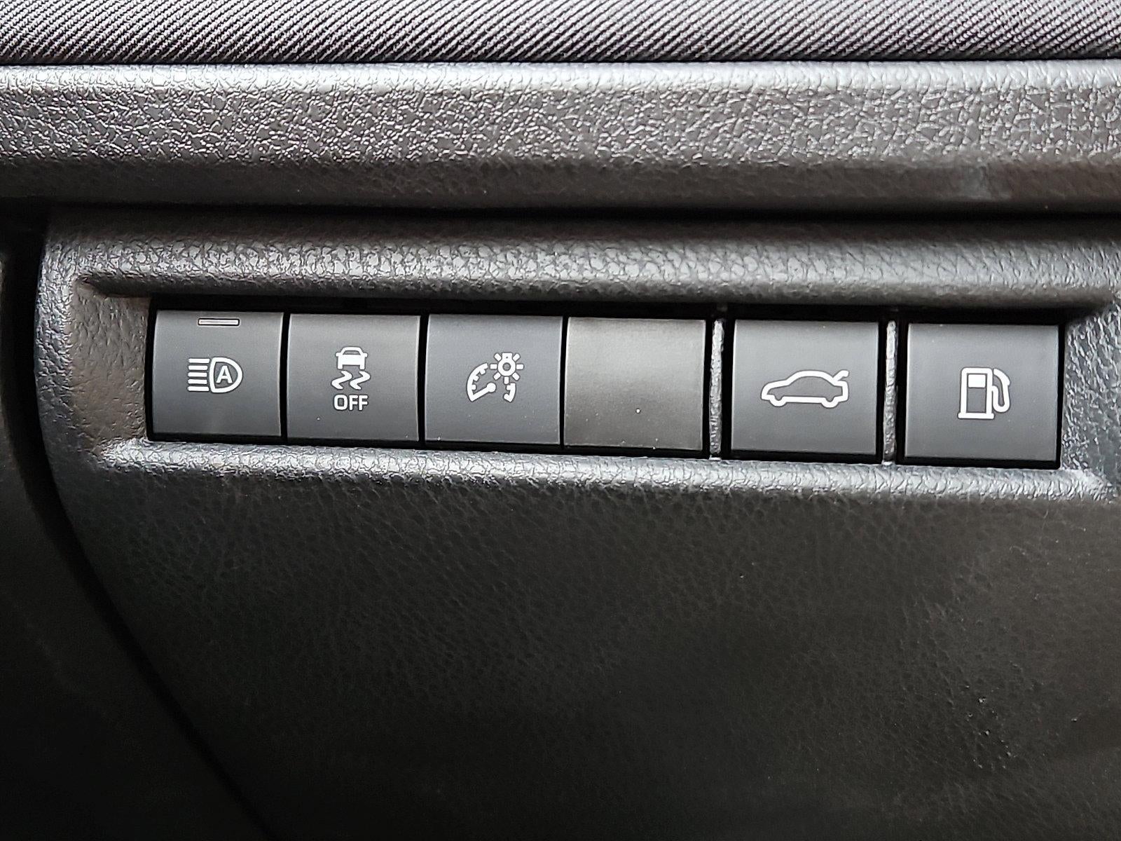 2025 Toyota Camry LE AWD (Natl)