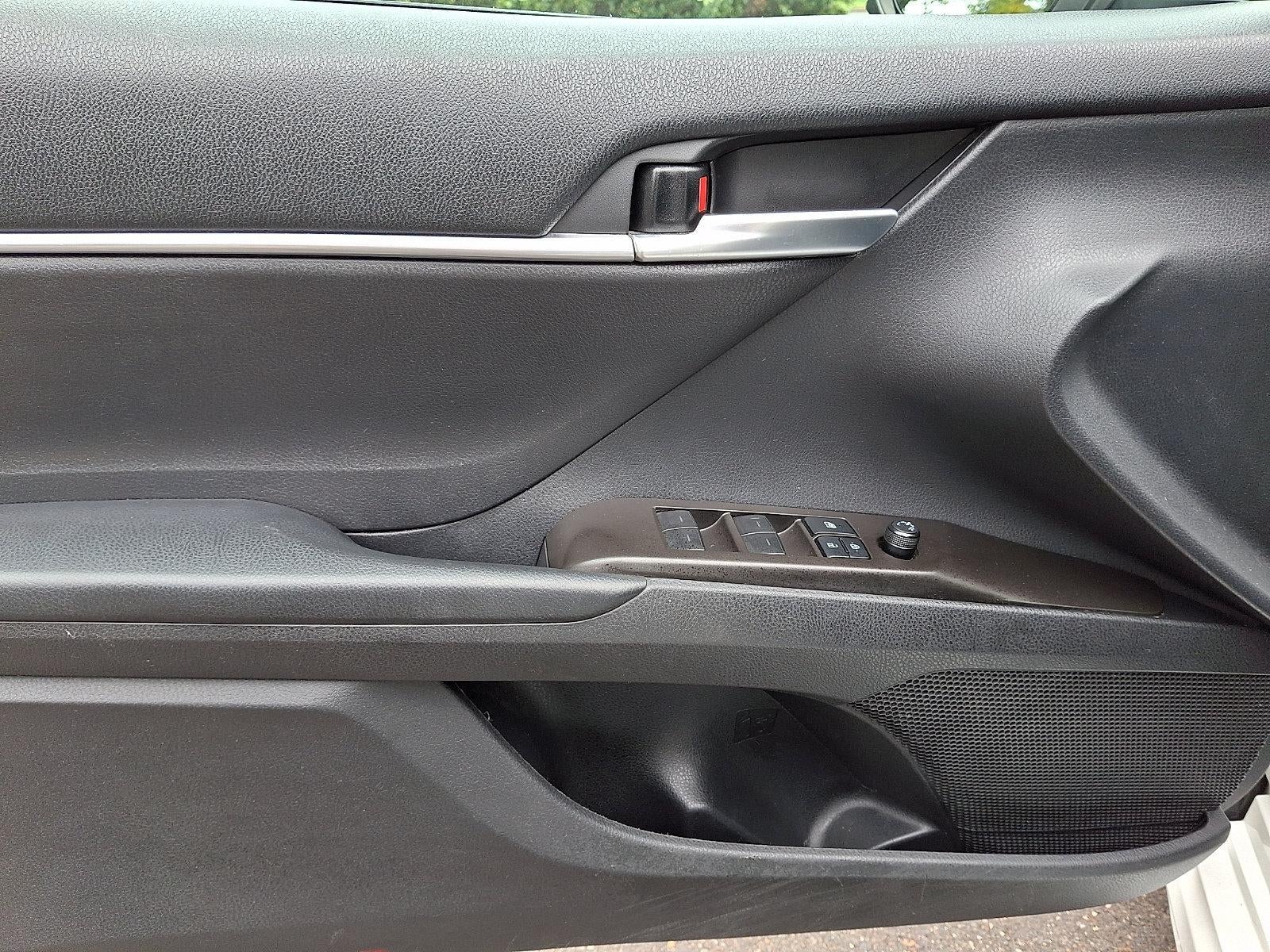 2021 Toyota Camry SE Nightshade Auto (Natl)