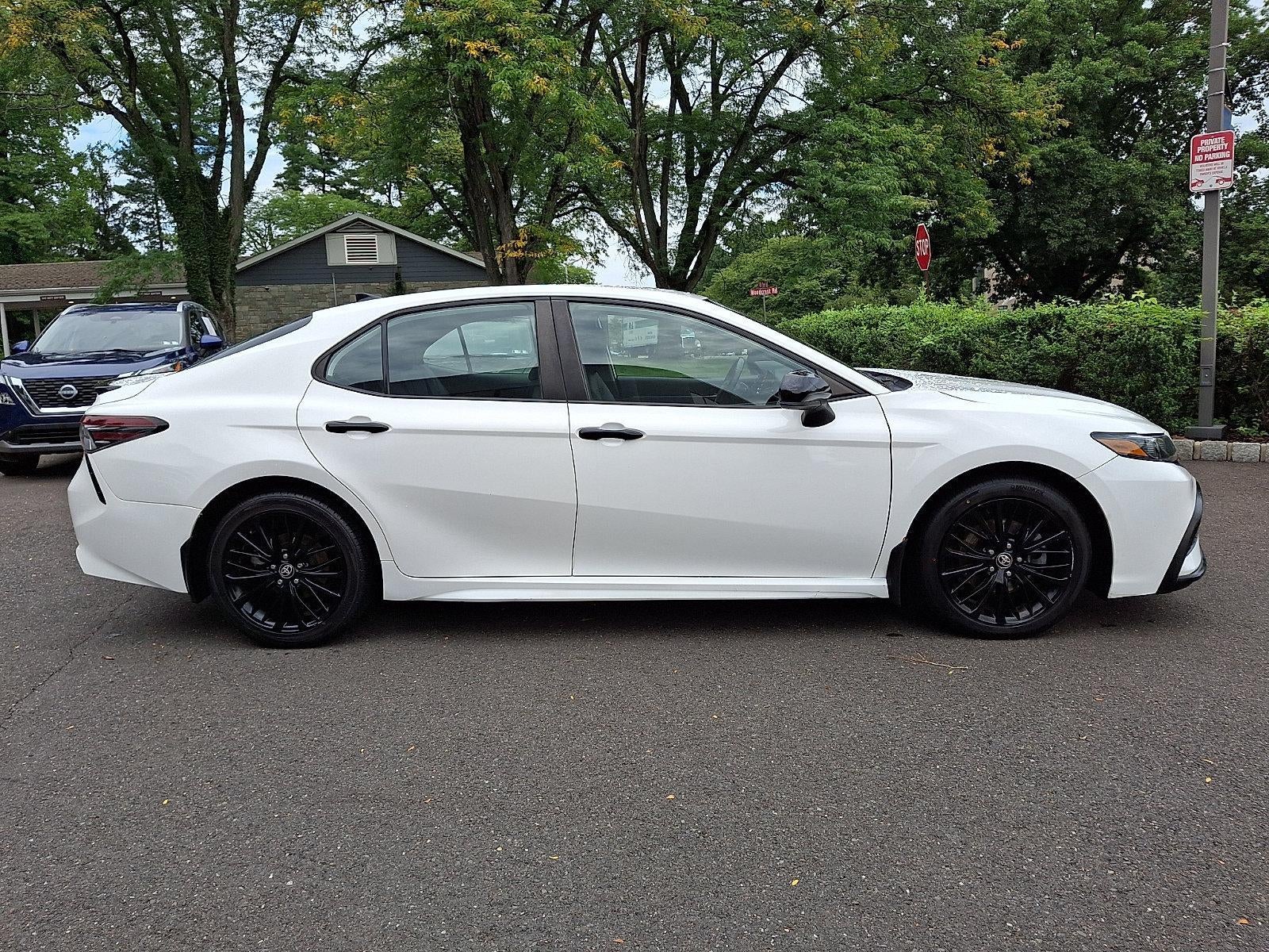 2021 Toyota Camry SE Nightshade Auto (Natl)