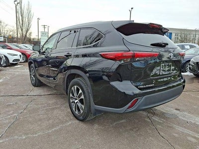 2022 Toyota Highlander XLE AWD (Natl)