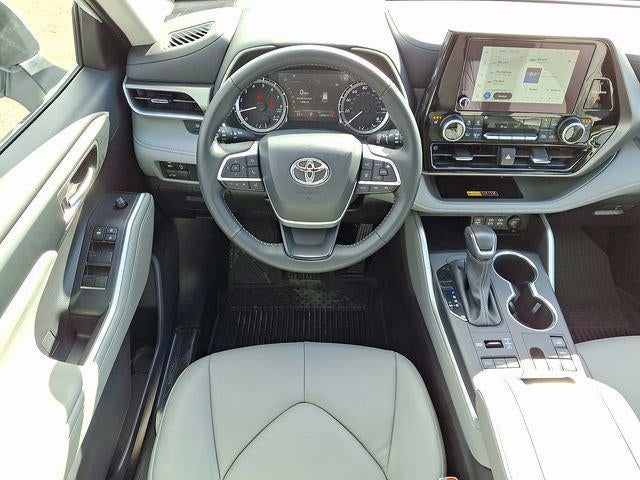 2025 Toyota Highlander XLE AWD (Natl)