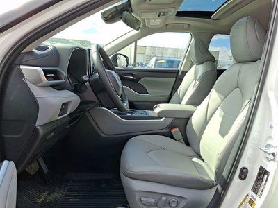 2025 Toyota Highlander XLE AWD (Natl)