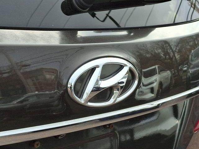 2017 Hyundai SANTA FE SE 3.3L Auto