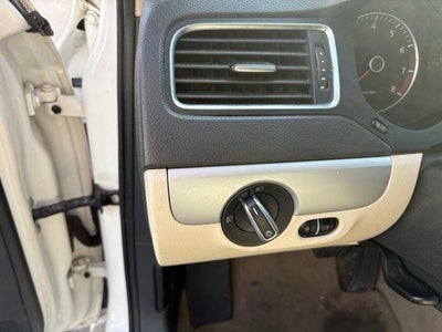 2012 Volkswagen Jetta 4dr Auto SEL Sedan