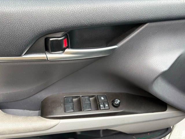 2024 Toyota Camry SE Auto (SE)