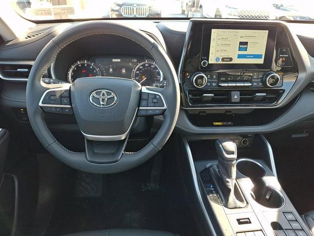 2025 Toyota Highlander XLE AWD (Natl)