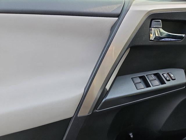 2017 Toyota RAV4 Hybrid XLE AWD (Natl)